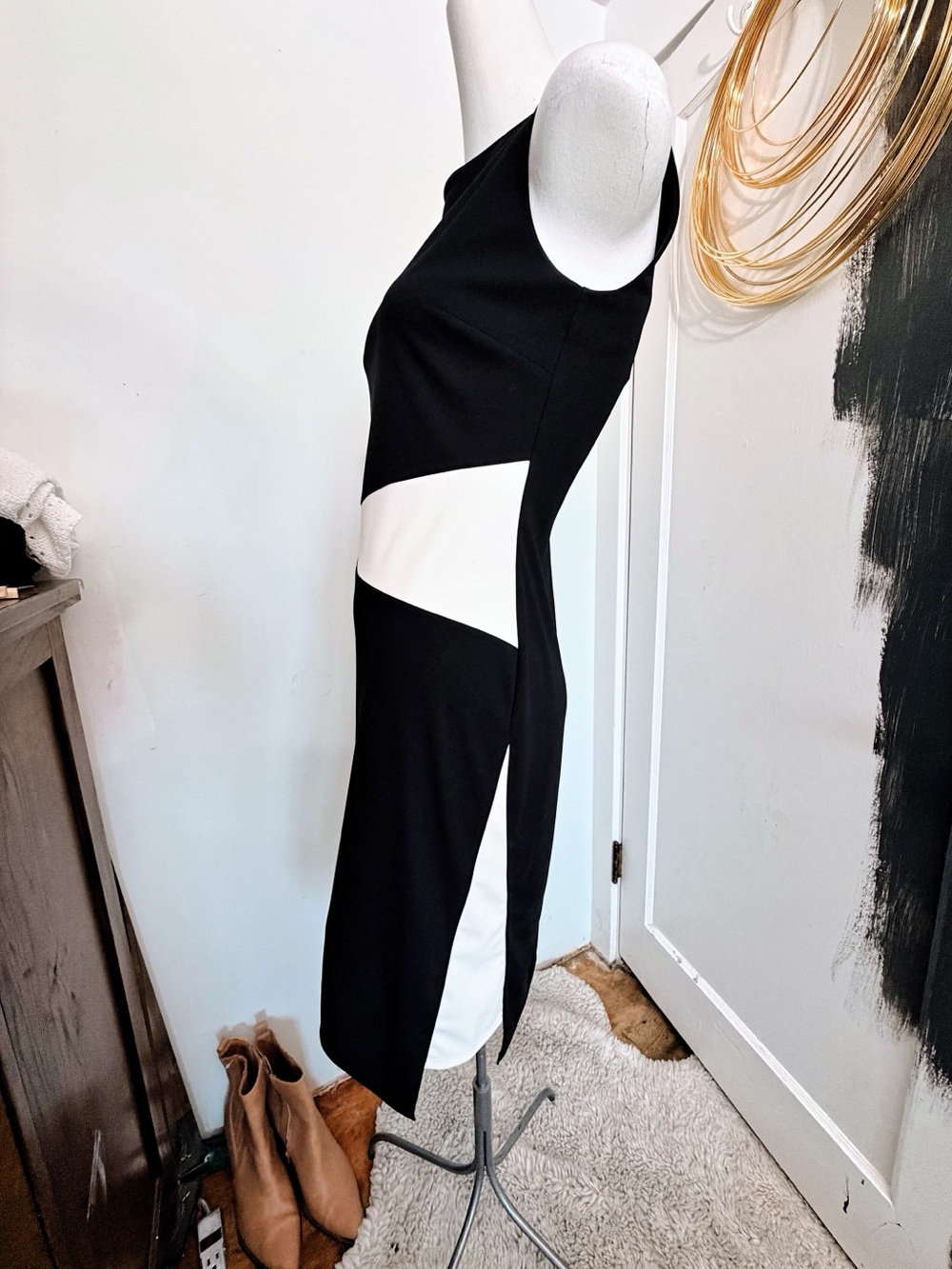 Express Black & White Colorblock Asymmetrical Sheath Dress Size 6 like new